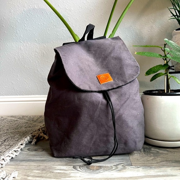 T-Bags Gray Backpack - Picture 1 of 8